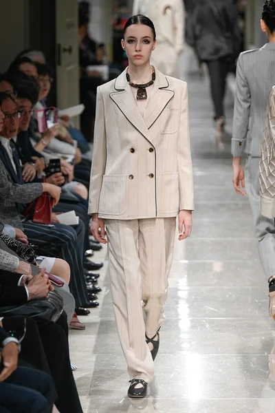 Look 37